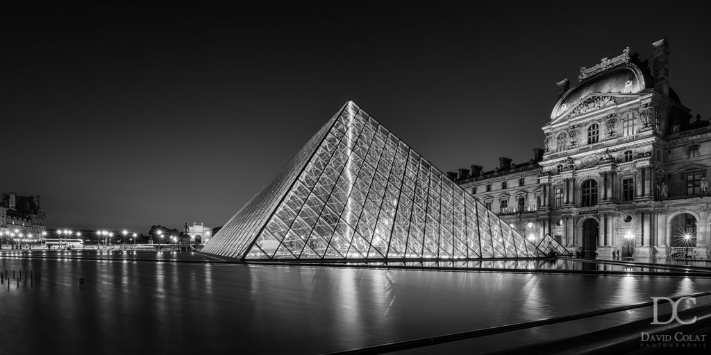 Blog - Palais du Louvre (B&W)