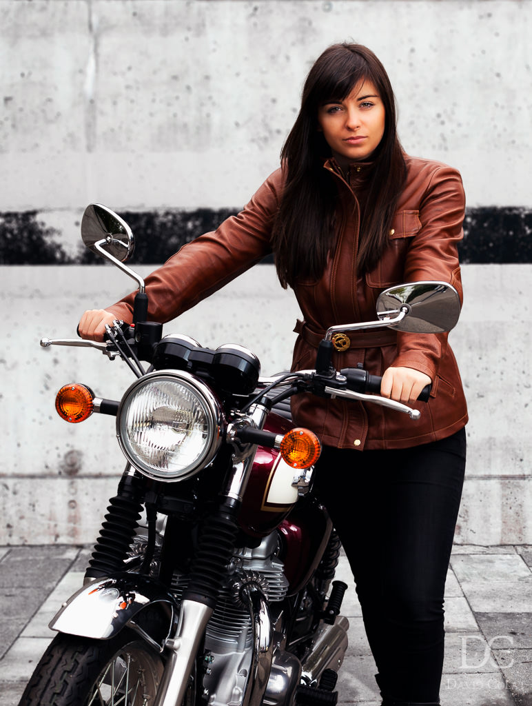 Photo Commercial - Melgo Vêtements moto pour femmes